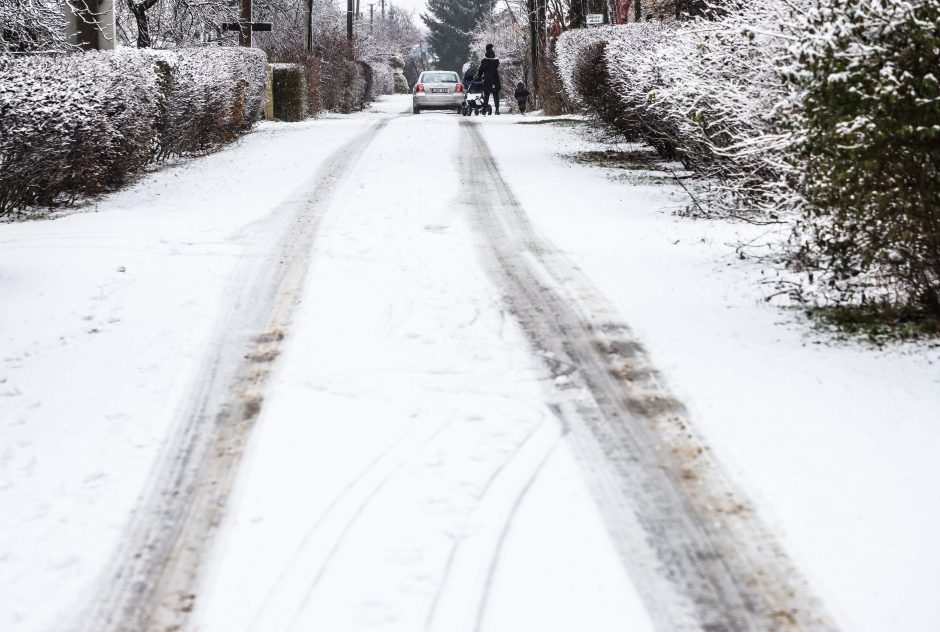 Praėjusi para šalies keliuose: užregistruoti 48 eismo įvykiai, nenukentėjo nė vienas žmogus