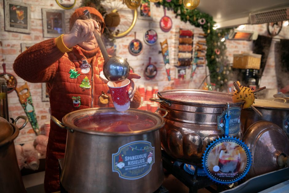 Prekybininkai kviečiami teikti paraiškas dėl prekybos šių metų sostinės „Kalėdų miestelyje“