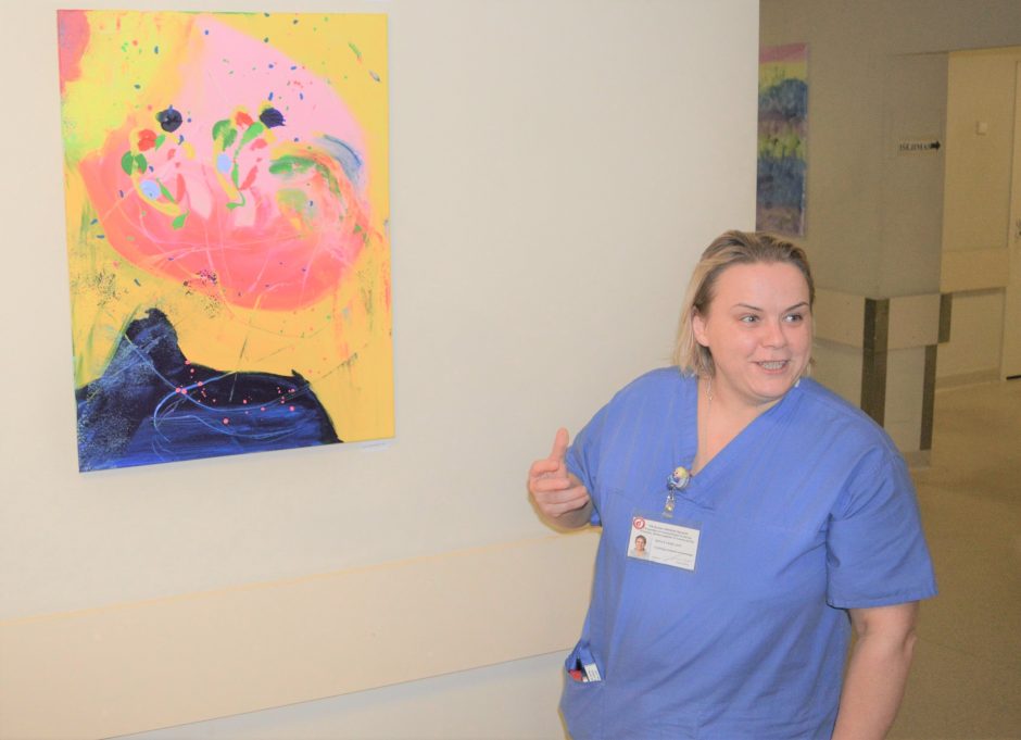 Traumatologės paveikslai puošia ligoninę: įvaldė ne tik skalpelį, bet ir teptuką