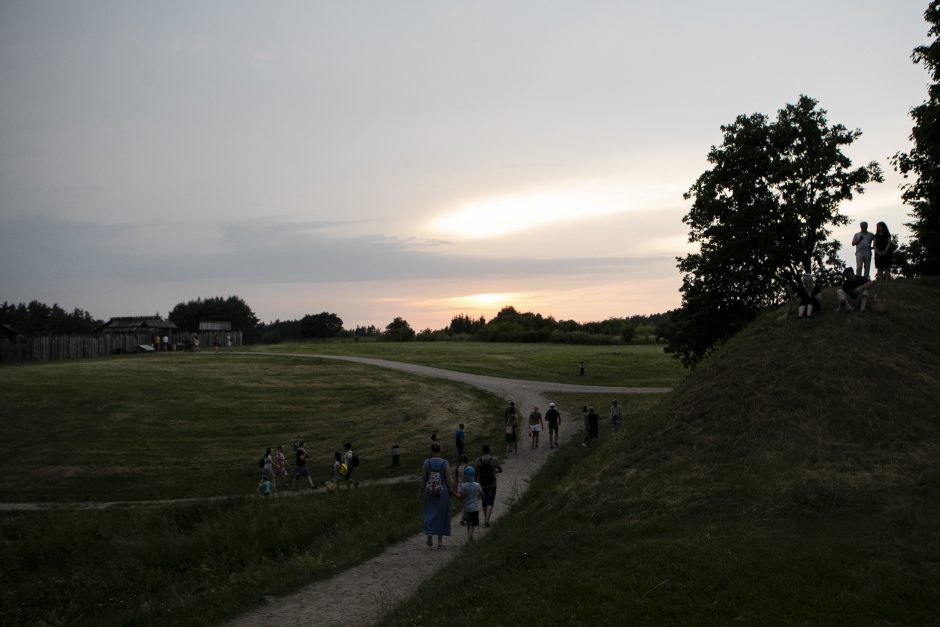 Archeologai ruošiasi tyrinėti Aukuro kalno piliakalnį Kernavėje