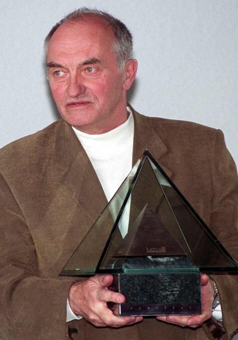 Mirė poetas ir vertėjas A. Dabulskis