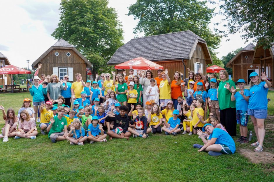 D. Nausėdienė aplankė vasaros stovykloje poilsiaujančius lituanistinių mokyklų vaikus