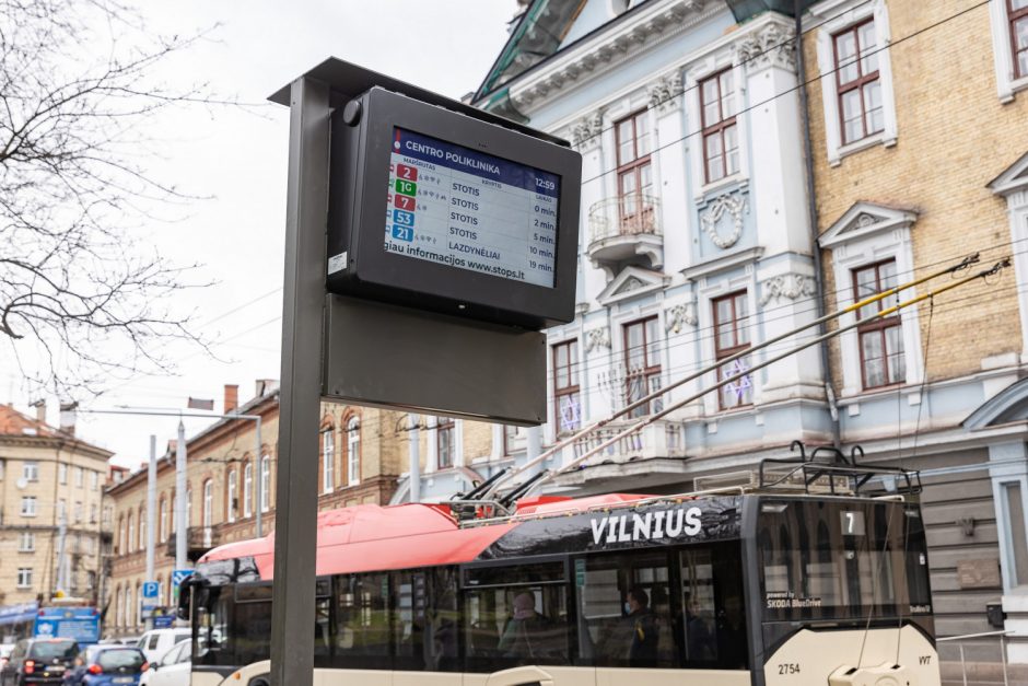 Vilniuje keleivių patogumui atsiras vis daugiau švieslenčių viešojo transporto stebėjimui