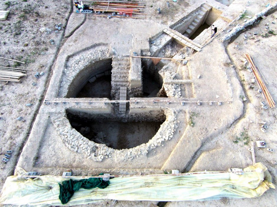 Graikijoje archeologai aptiko du 3 tūkst. metų senumo karališkuosius kapus