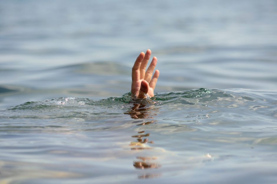 Prie Tuniso nuskendo 86 migrantus gabenusi valtis: išgelbėti tik keturi