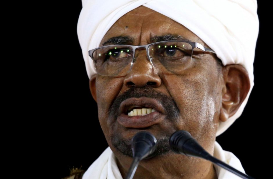Rugpjūtį prasidės nuversto Sudano lyderio teismas dėl korupcijos