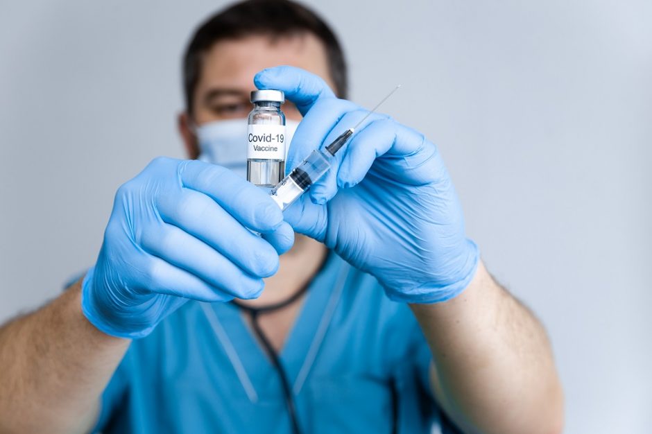 AFP: ES sunaudota daugiau kaip 200 mln. vakcinų nuo COVID-19 dozių