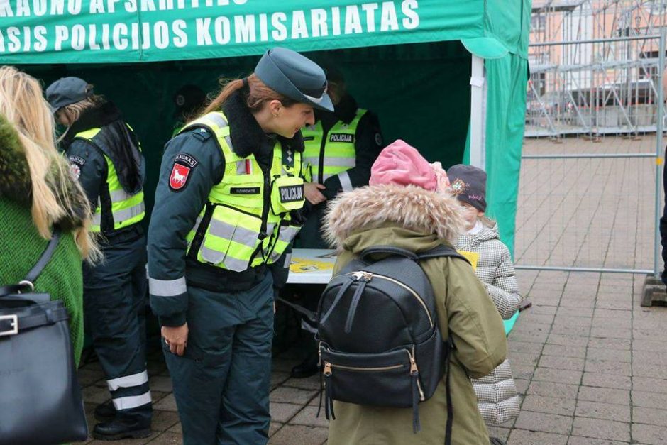 Rotušėje – žvakutės už žuvusius kelyje ir atšvaitai gyviesiems