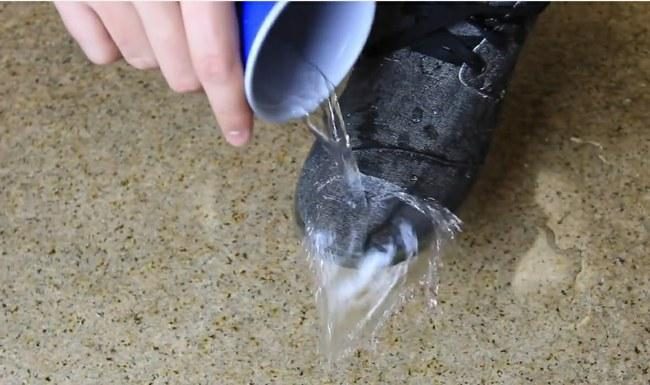 Kaip medžiaginius batus paversti atspariais drėgmei ir vandeniui