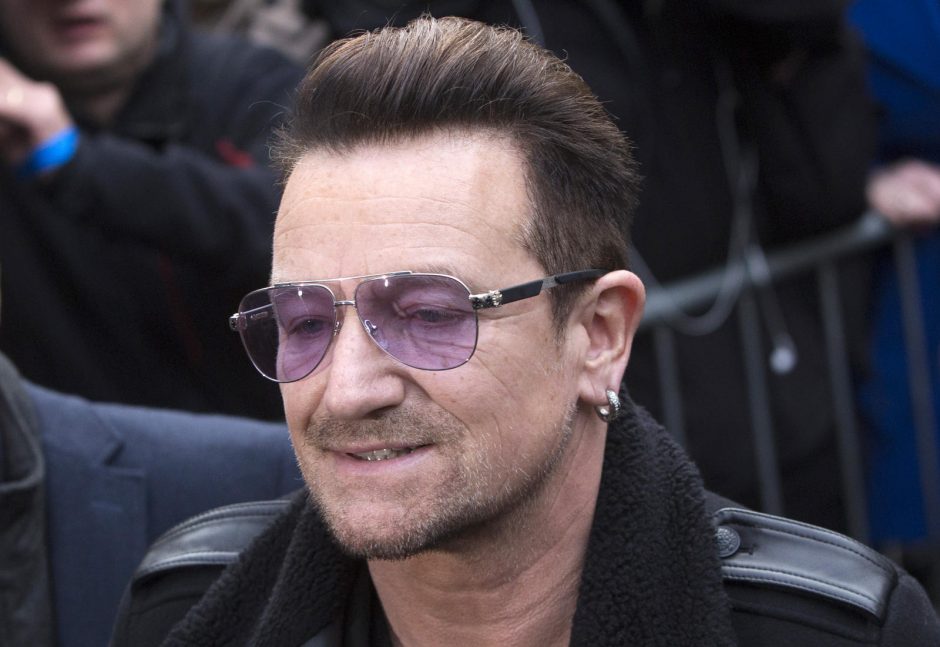 Bono: galbūt jau niekada nebegalėsiu groti gitara