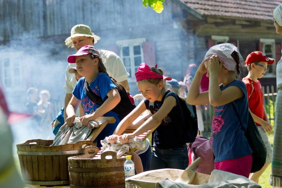 Lietuvos liaudies buities muziejuje – amatų, darbų ir pramogų diena 