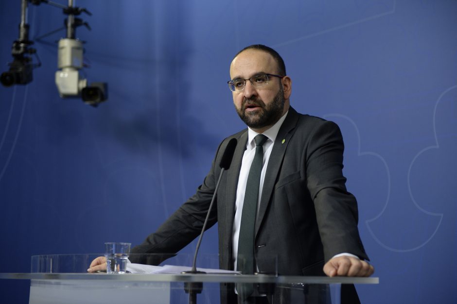 Švedijoje atsistatydino ryšiais su turkų radikalais įtariamas ministras