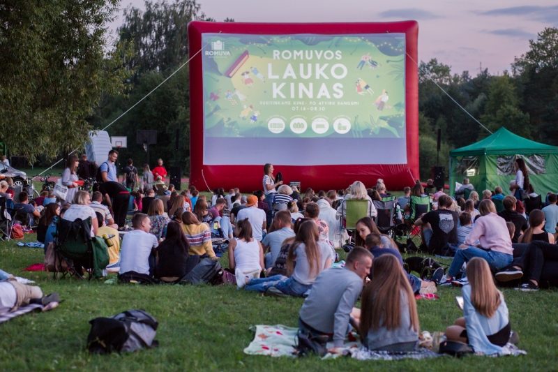 „Romuvos“ lauko kinas keliauja po parkus