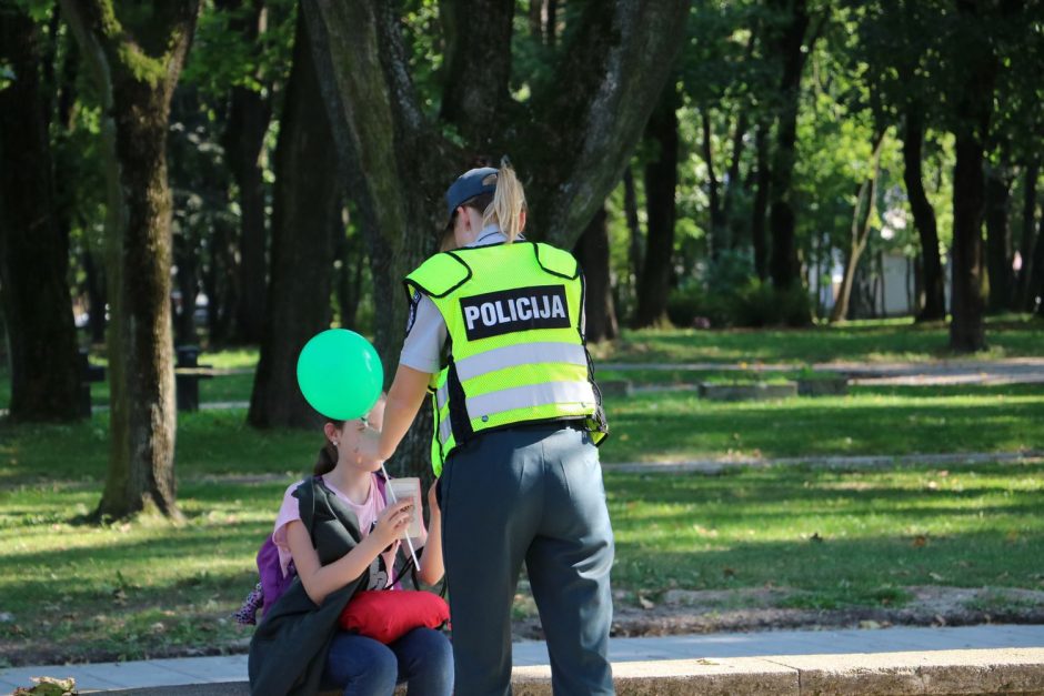 Pasirinkusiems kelionę ne automobiliu – reikšmingos Kauno pareigūnų dovanos