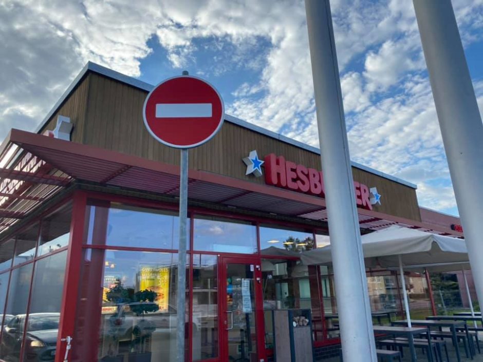 Pasišlykštėjo „Hesburger“ maistu: salotose – gyviai, o personalas juokavo, kad tai tik padažas