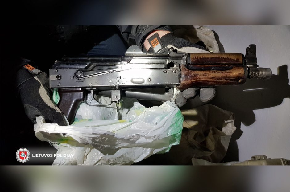bitkoinų prekiautojas sulaikytas ginklu