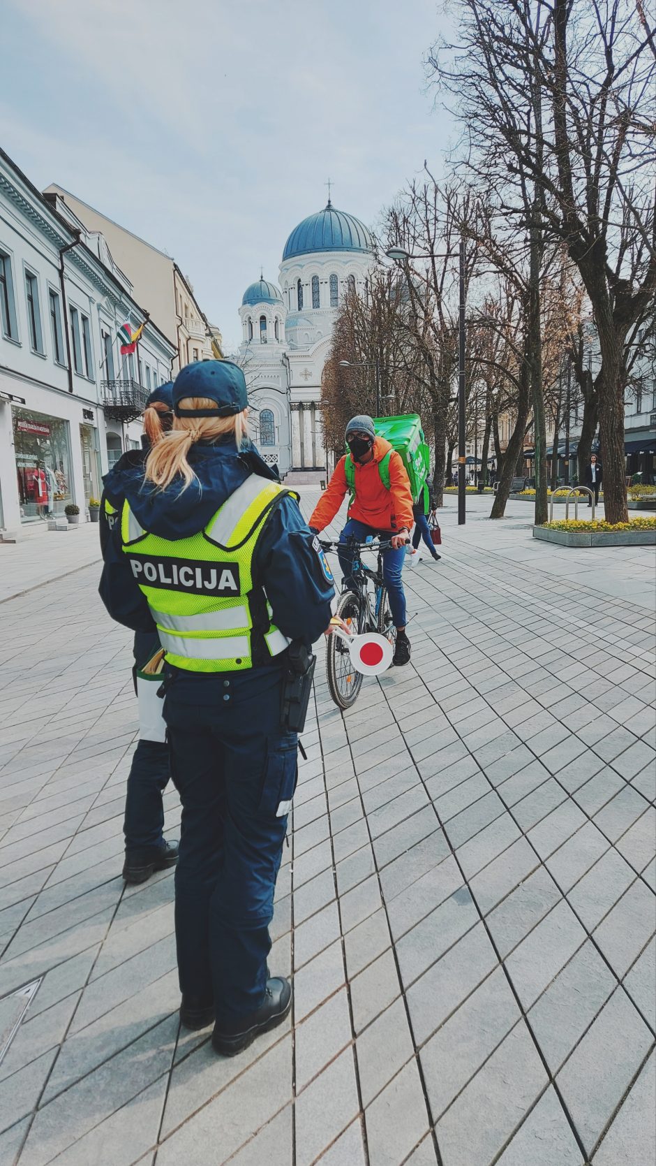 Policija aiškinosi, kaip paspirtukininkai ir dviratininkai laikosi eismo taisyklių