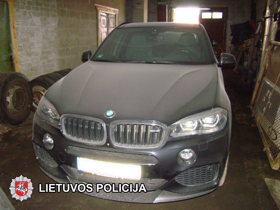 Pareigūnų laimikis – prabangūs, užsienyje vogti BMW