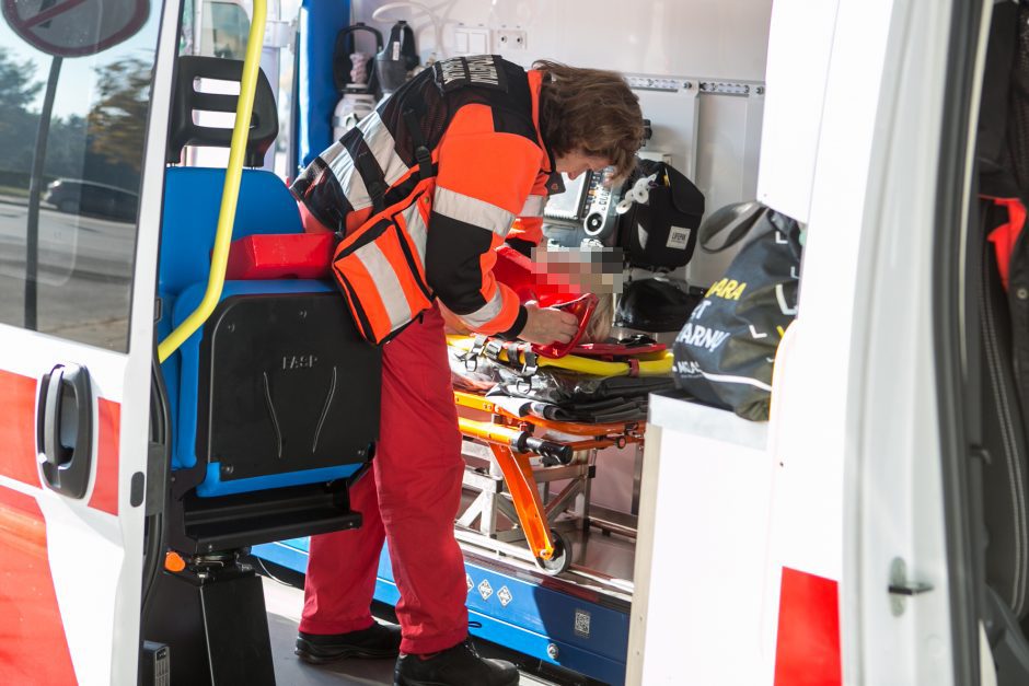 Panevėžio rajone automobiliu partrenkta pėsčioji, vairuotojas pabėgo iš įvykio vietos