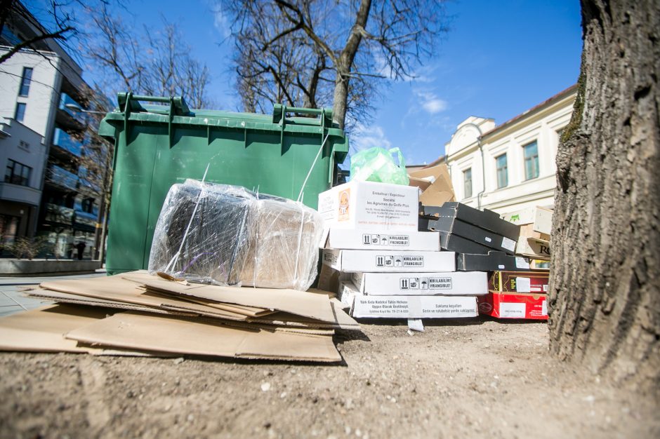 Neatsakingumo viršūnė: po mugės – prišnerkštas naujasis Laisvės alėjos grindinys