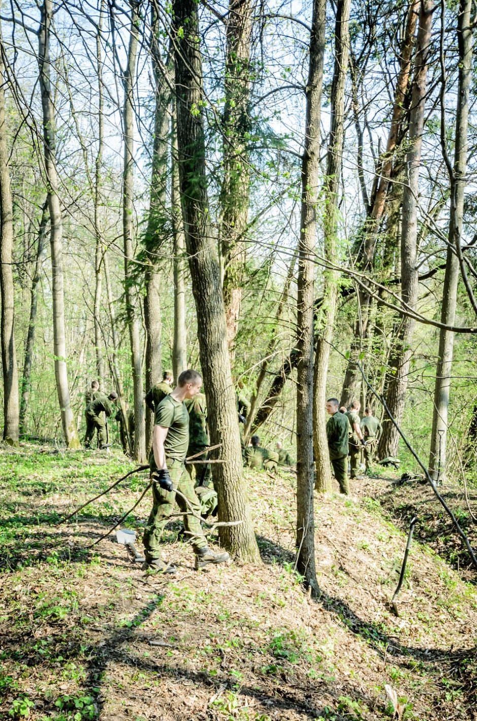 Tvarkė Narėpų gynybinius apkasus ir įtvirtinimus