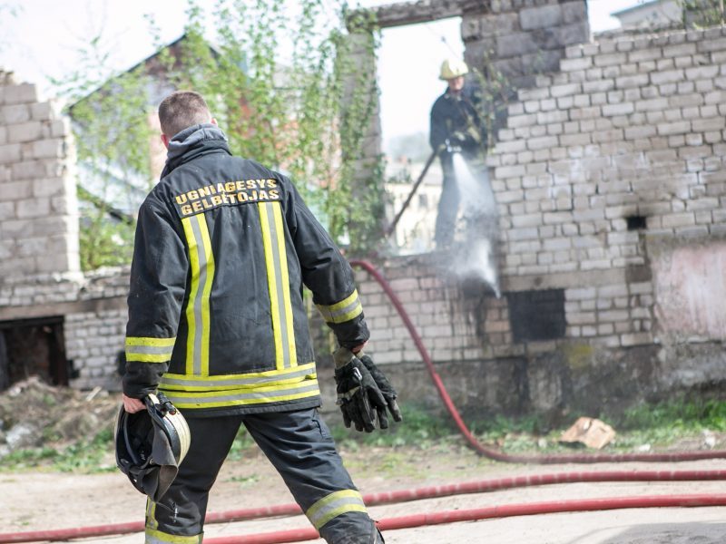 Joniškio rajone – didžiulis gaisras: sulėkė gausios ugniagesių pajėgos