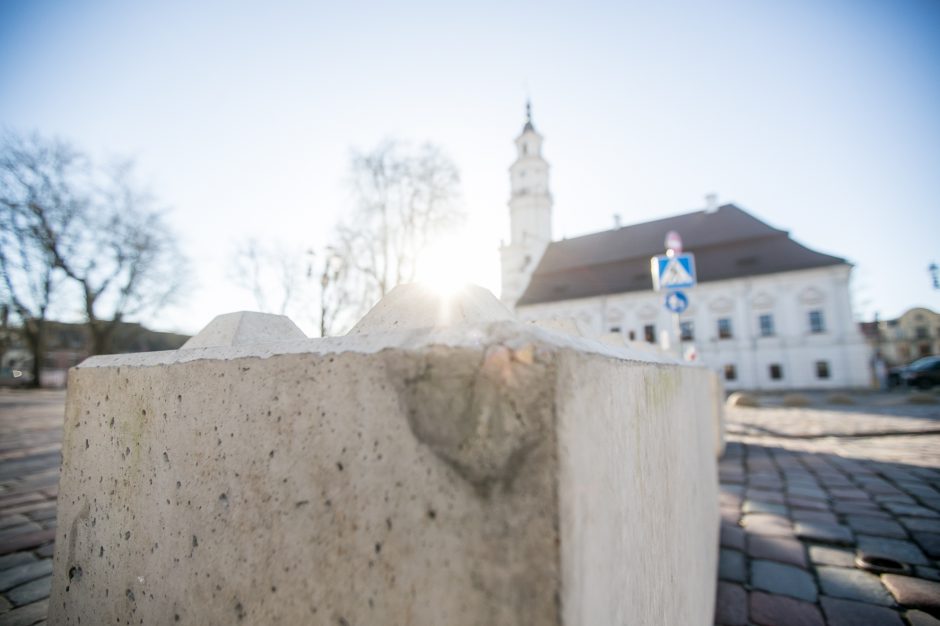 Rotušės aikštėje – eismo pokyčiai: vairuotojai sukti ratų čia negalės