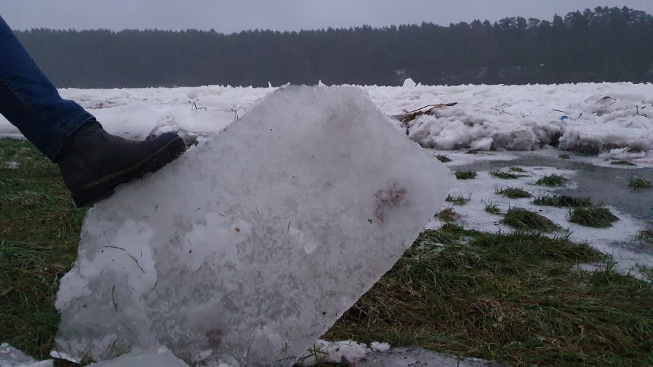 Kaunietę nustebino ties Birštonu susidariusios ledų sangrūdos