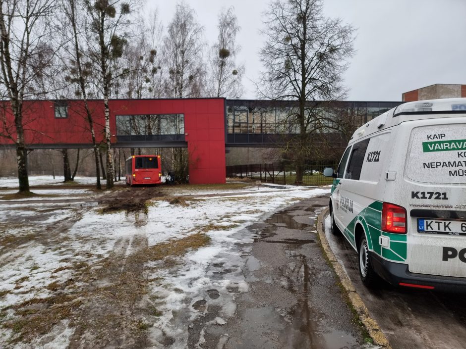 Per plauką nuo tragedijos: autobuso vairuotojas prarado sąmonę ties posūkiu, kur jo laukė keleiviai