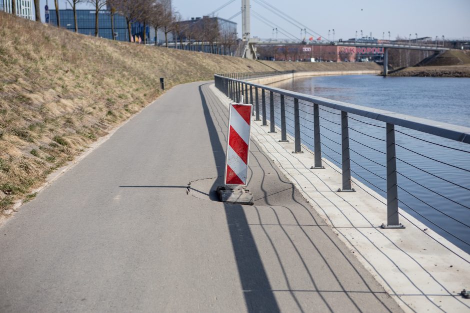 Neseniai suremontuotą Nemuno krantinę vėl reikia tvarkyti – šįkart dėl įgriuvos