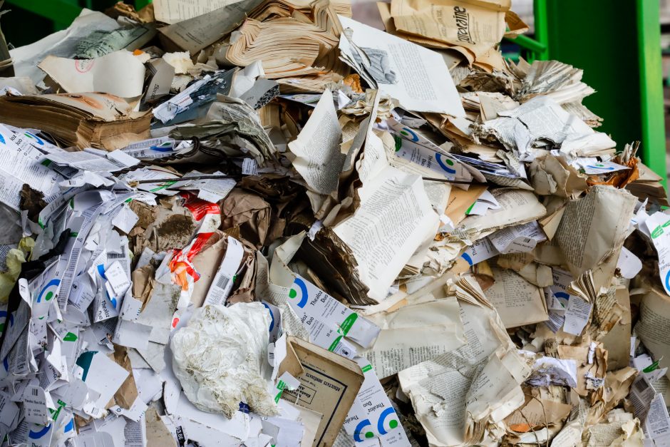 Kaip senovinės universiteto knygos atsidūrė atliekų konteineryje?