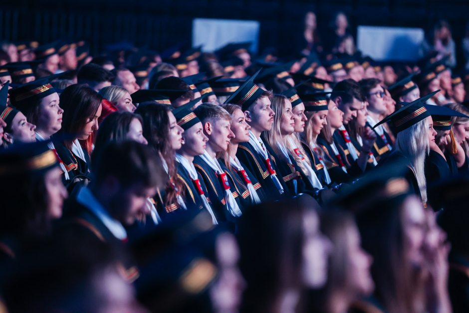 LSMU absolventams įteikti diplomai: linkėta tobulėti, būti laimingais ir teikti viltį žmonėms