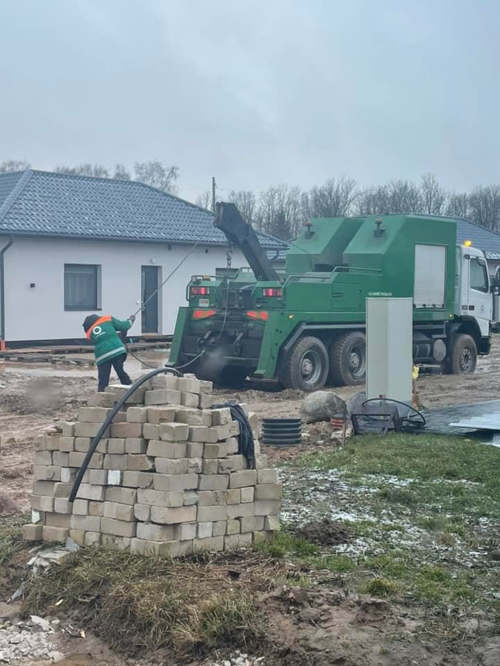 Katastrofiška gatvė Užliedžiuose: purve paskendo net šiukšliavežė