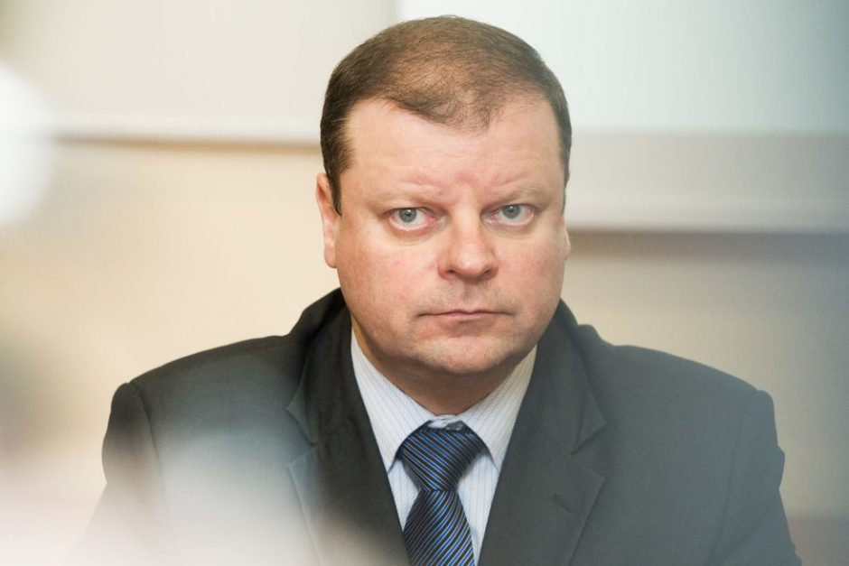 S. Skvernelis su merais aptars kelių priežiūrą ir plėtrą