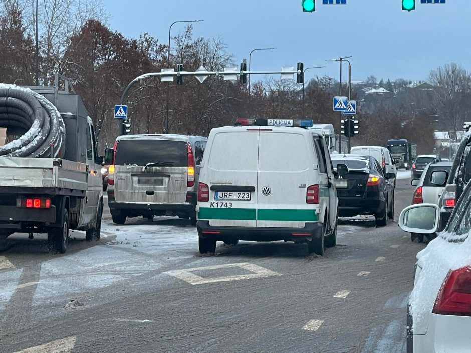 Jonavos gatvėje – trijų automobilių avarija