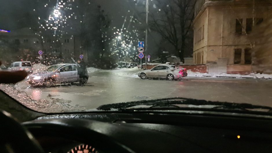 Vairuotojai, dėmesio: keliuose – čiuožykla