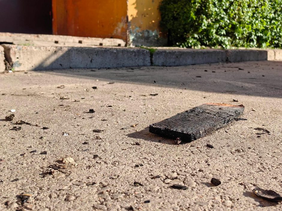 Gaisras Kauno daugiabutyje: balkonas degė atvira liepsna, evakuota pusšimtis žmonių