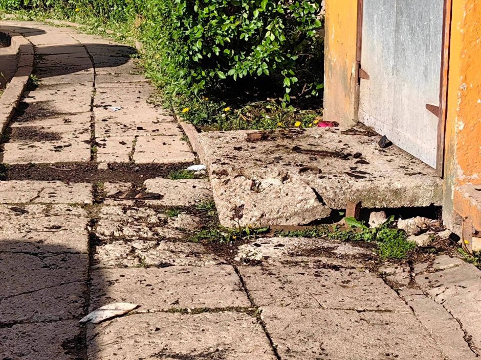 Gaisras Kauno daugiabutyje: balkonas degė atvira liepsna, evakuota pusšimtis žmonių
