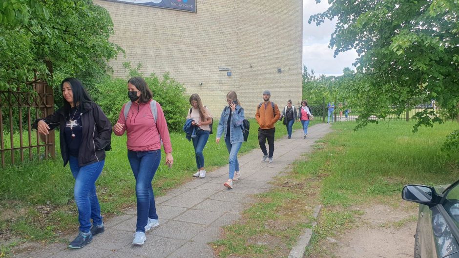 Raudondvario plente – masinė evakuacija: jaučiamas stiprus benzino kvapas