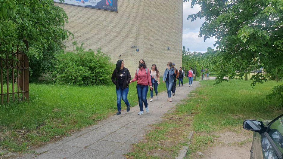 Raudondvario plente – masinė evakuacija: jaučiamas stiprus benzino kvapas