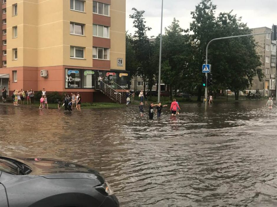 Liūtis nuplovė ne tik Kauną – skęsta Šiauliai ir Mažeikiai