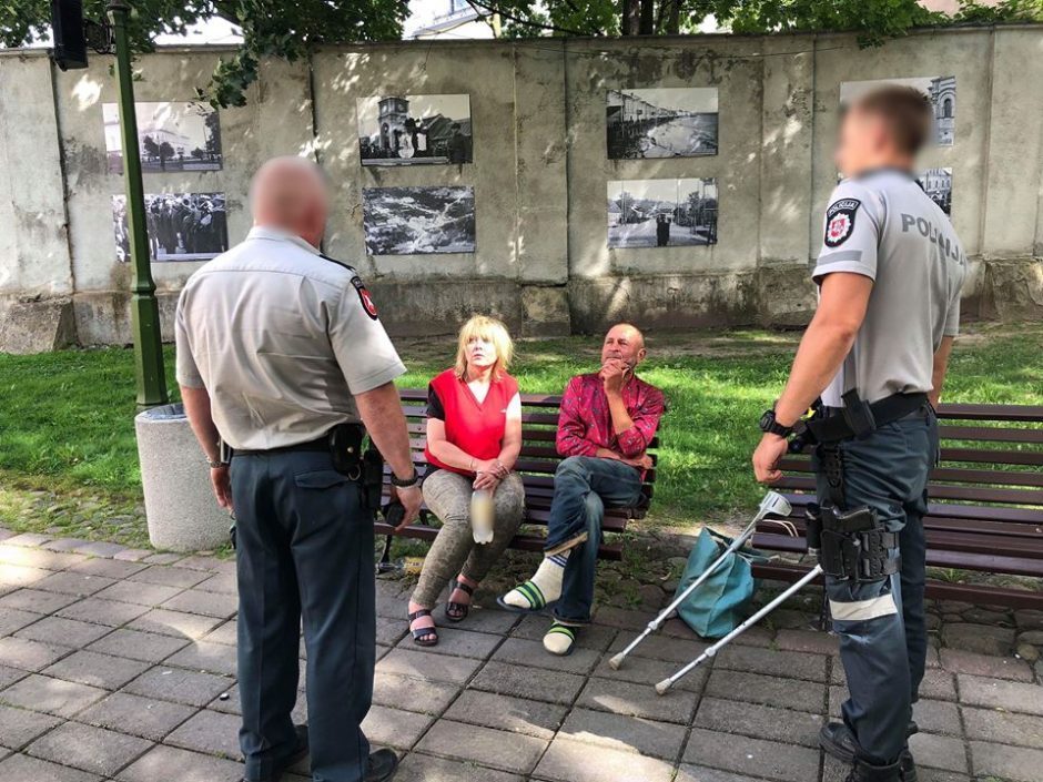 Teismo verdiktas skandalistų porelei: ji turi nakvoti su vyru, jis – areštinėje