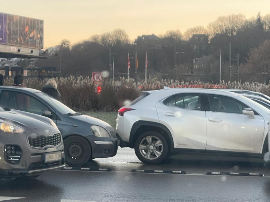 Užsikimšo Pilies žiedas: pakako menkos avarijos