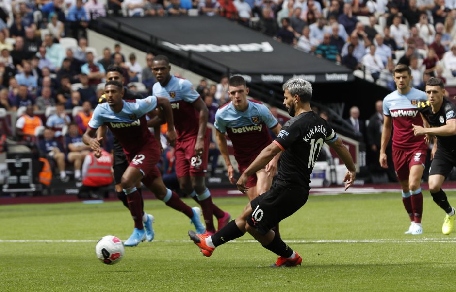 Titulo gynybą „Manchester City“ pradėjo triuškinančia pergale