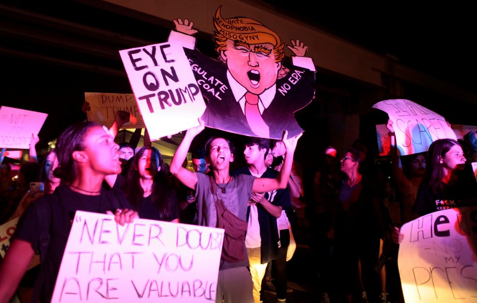 JAV ir toliau nerimsta protestai prieš D. Trumpą