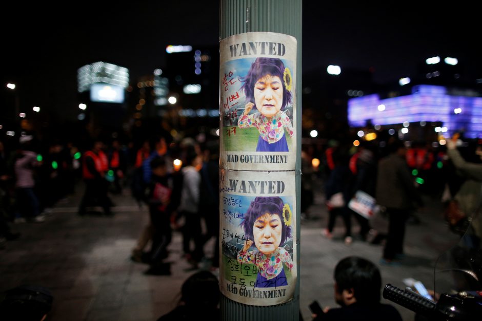 Tūkstančiai korėjiečių reikalauja prezidentės atsistatydinimo