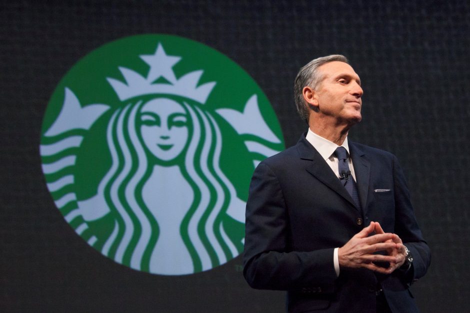 „Starbucks“ reaguoja į D. Trumpo veiksmus: įdarbins tūkstančius pabėgėlių 