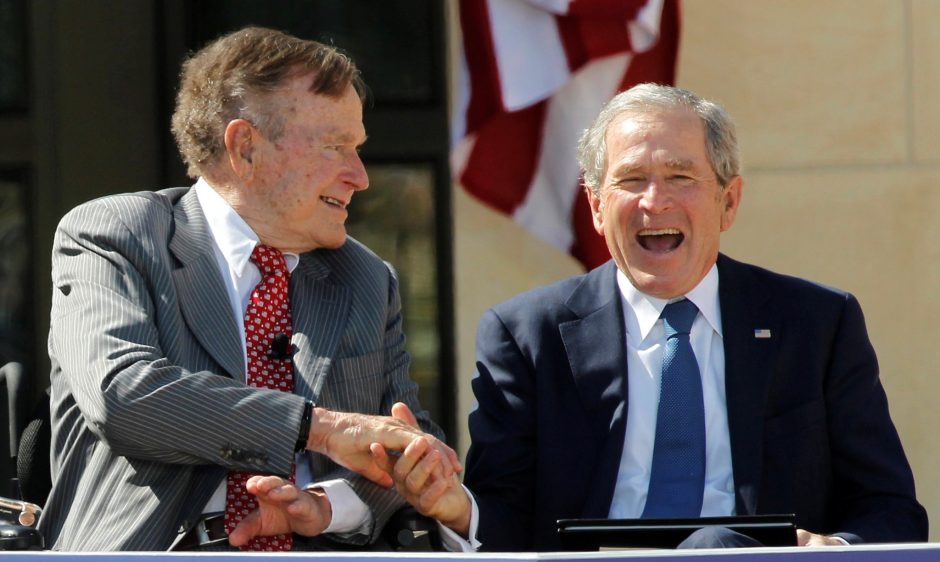 Mirė buvęs JAV prezidentas Džordžas H. V. Bušas 