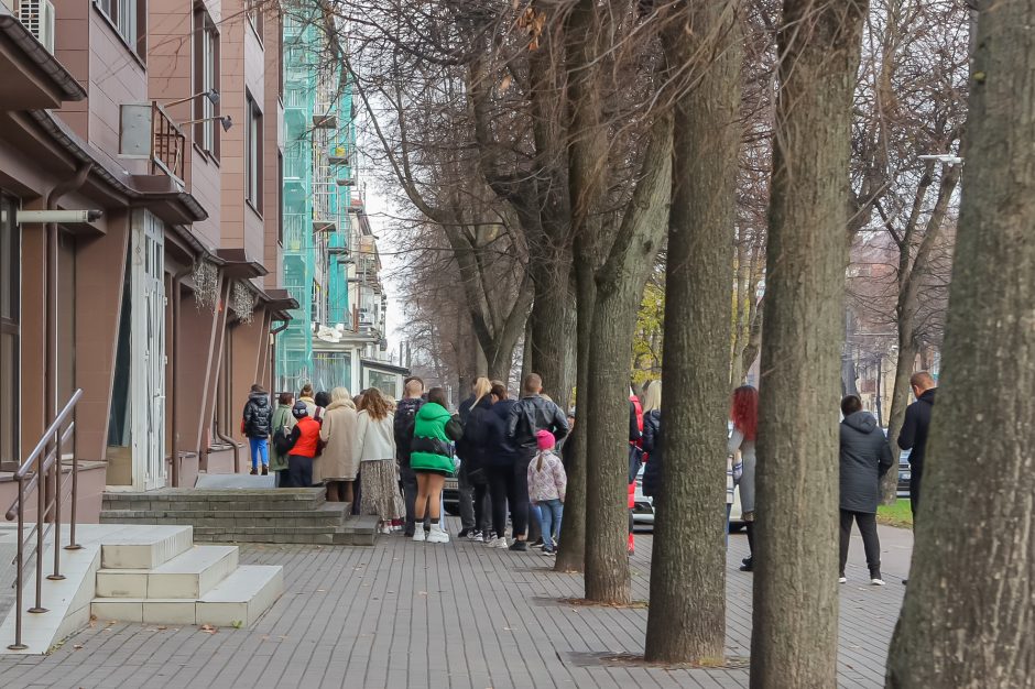 Kauniečiai jau ruošiasi Helovinui: prie šiurpių kostiumų nutįso eilės