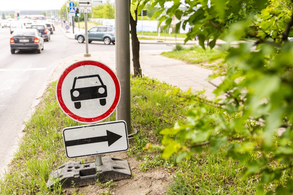 Vienoje Šilainių gatvėje uždaromas eismas: tvarkys nuslinkusį šlaitą